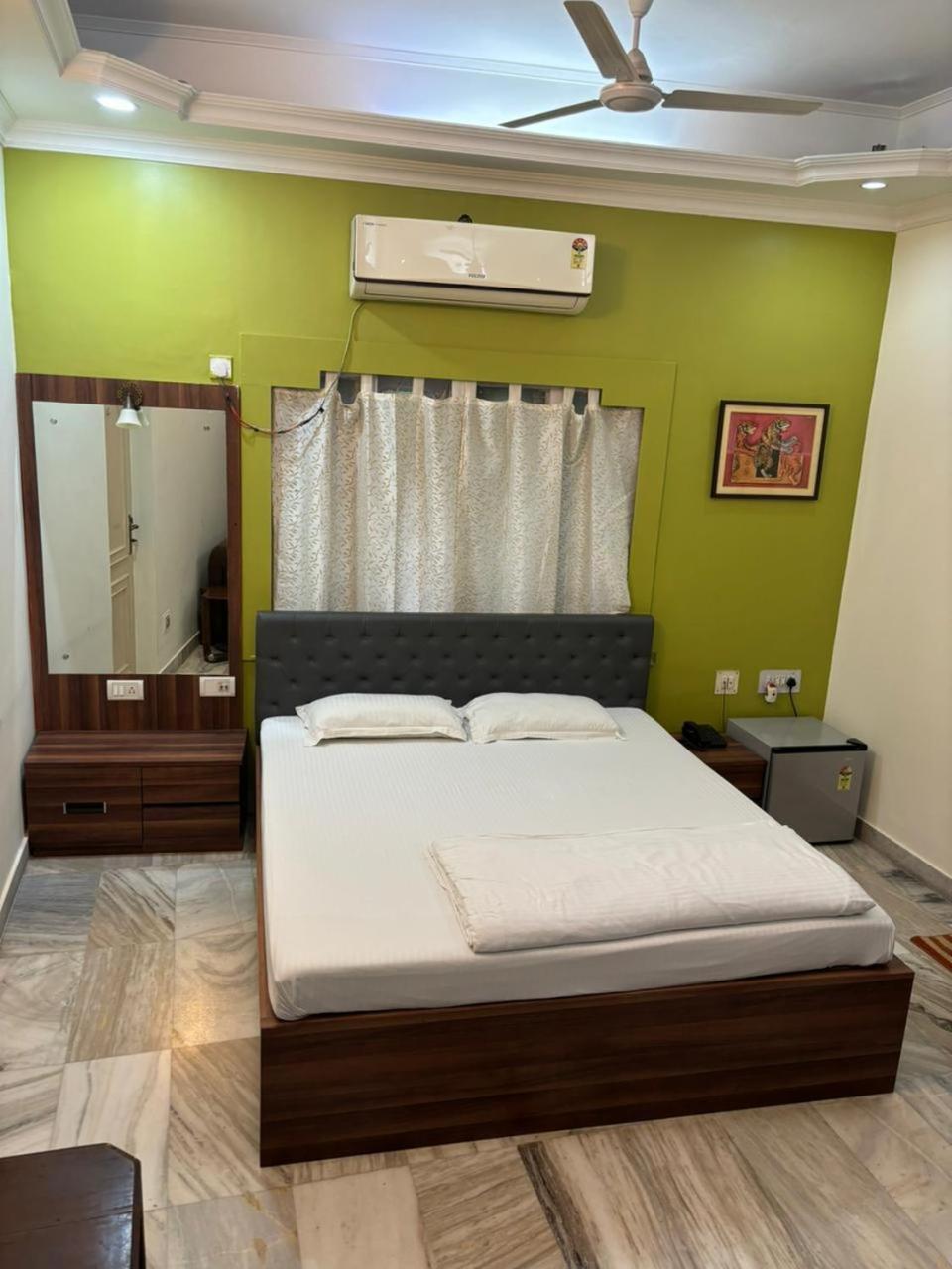 כלכותה Om Sai Villa Guesthouse מראה חיצוני תמונה
