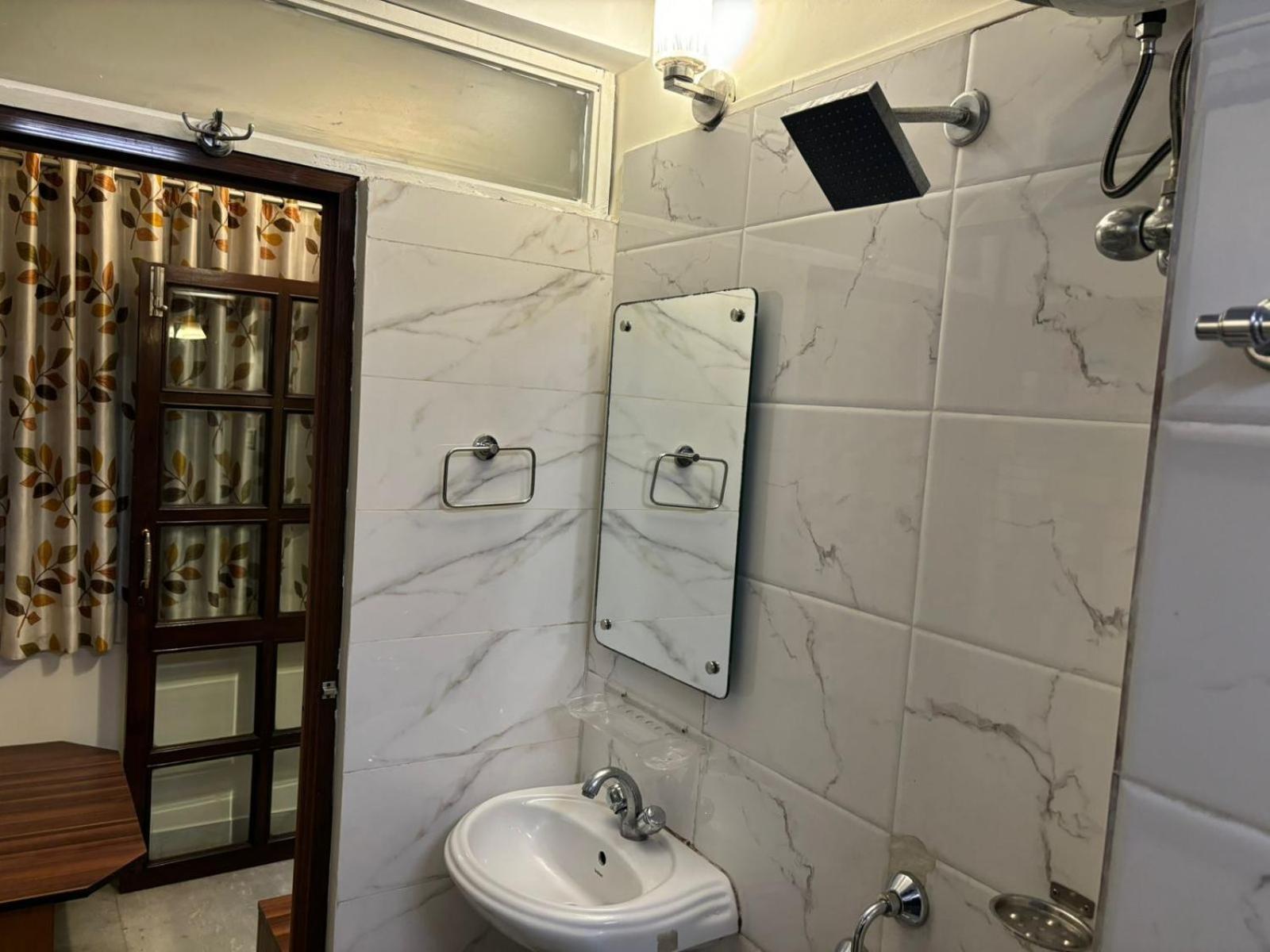 כלכותה Om Sai Villa Guesthouse מראה חיצוני תמונה