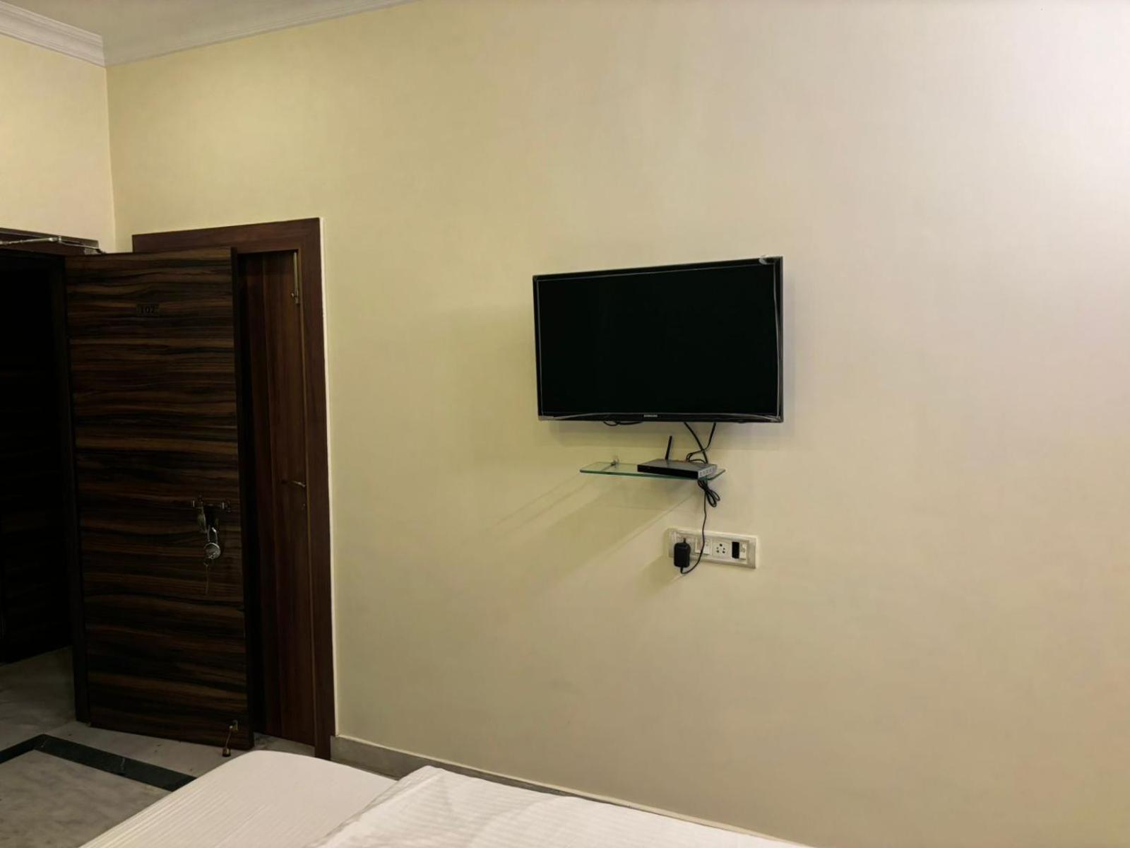 כלכותה Om Sai Villa Guesthouse מראה חיצוני תמונה