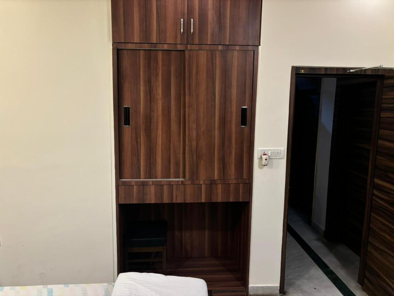 כלכותה Om Sai Villa Guesthouse מראה חיצוני תמונה