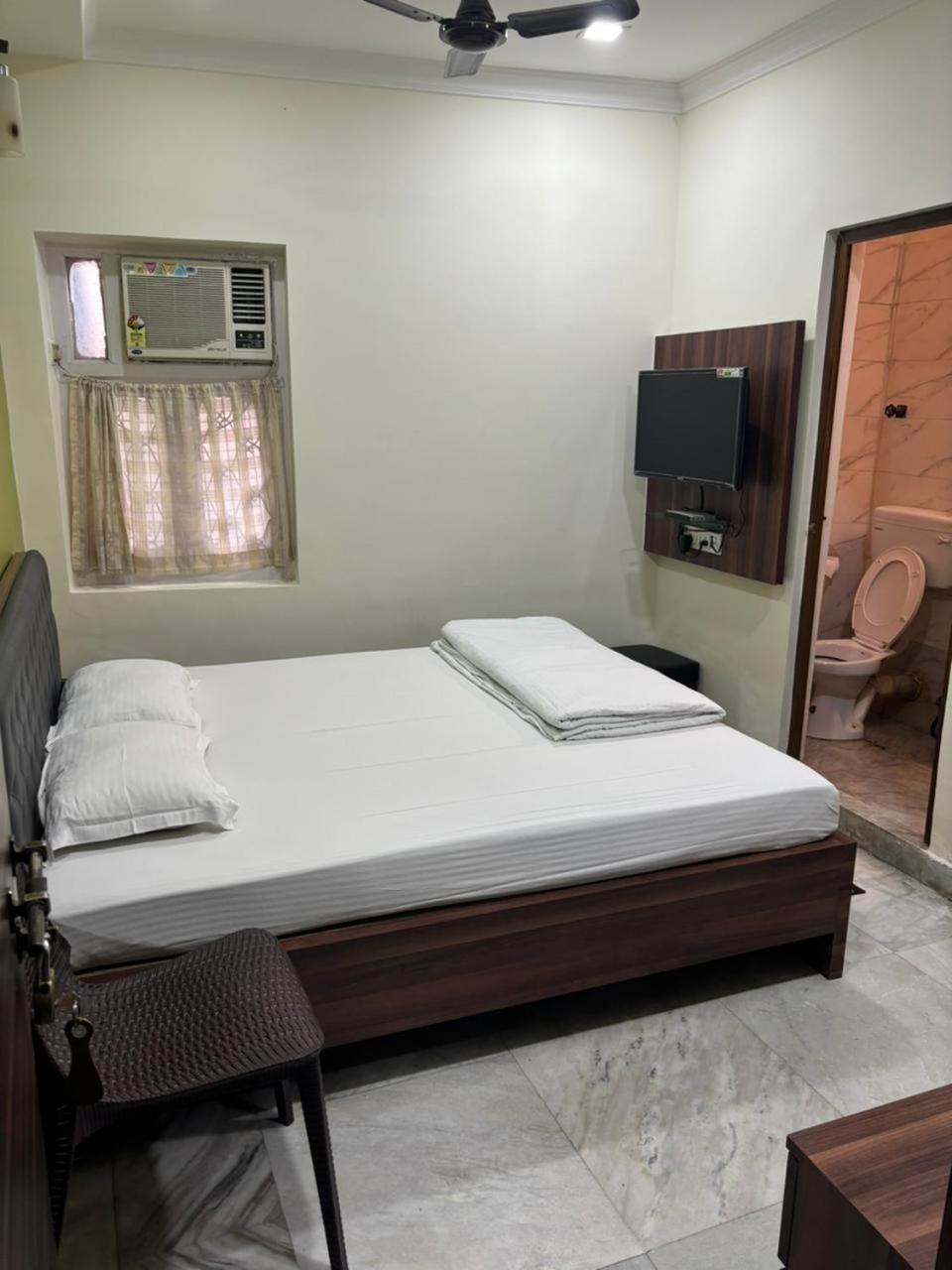 כלכותה Om Sai Villa Guesthouse מראה חיצוני תמונה