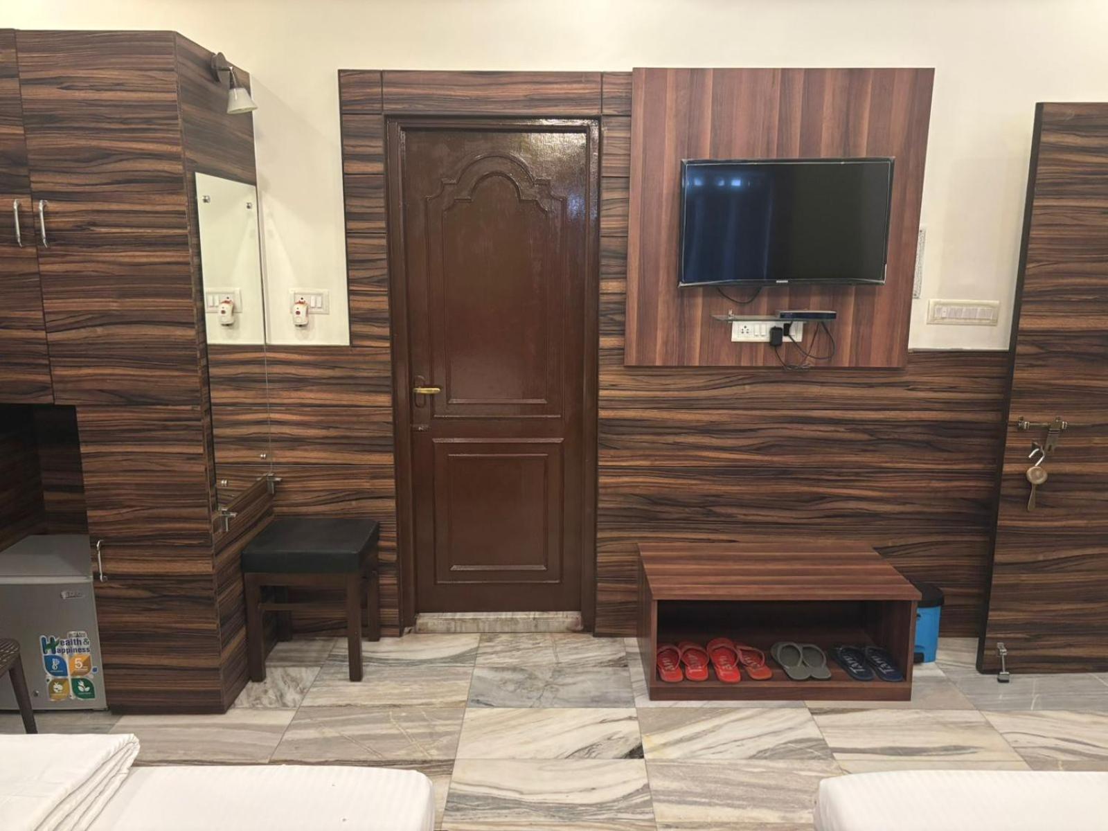 כלכותה Om Sai Villa Guesthouse מראה חיצוני תמונה