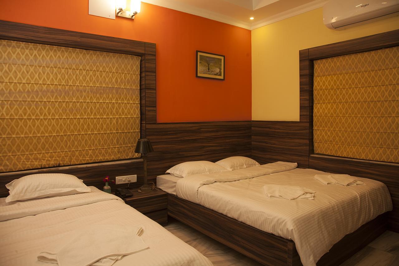 כלכותה Om Sai Villa Guesthouse מראה חיצוני תמונה