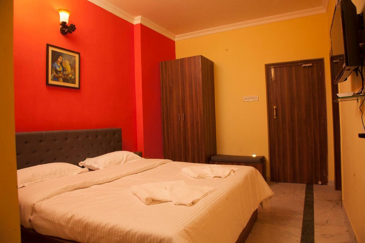 כלכותה Om Sai Villa Guesthouse מראה חיצוני תמונה